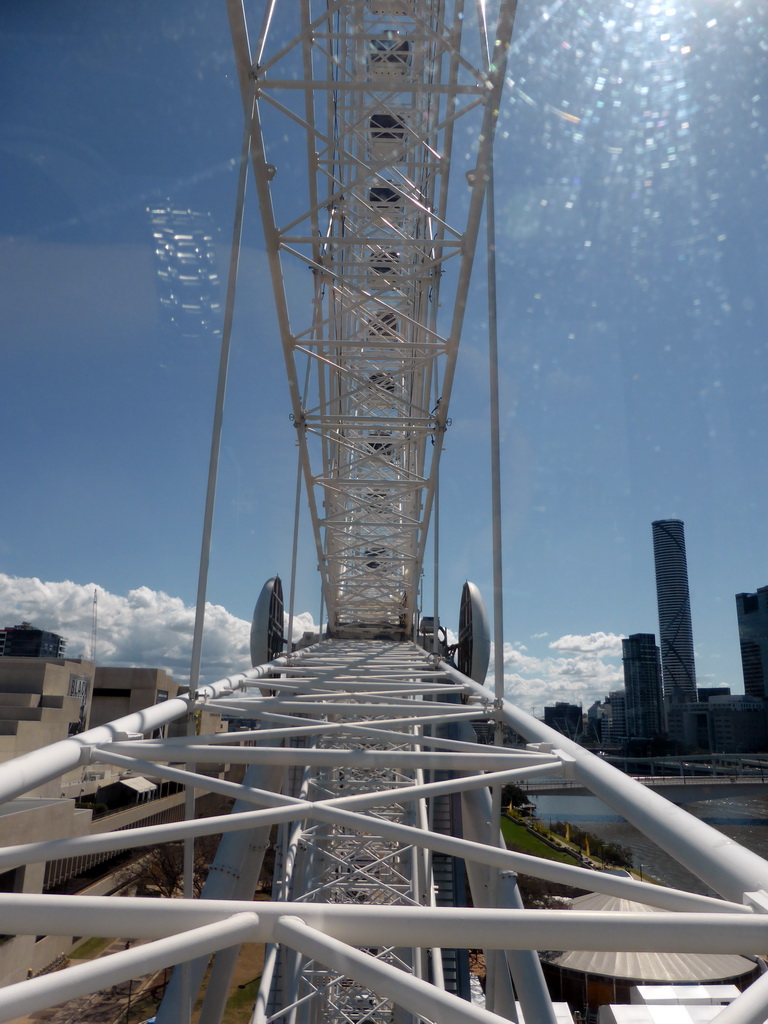 The Wheel of Brisbane, the Victoria Bridge over the Brisbane River and the skyline of Brisbane, viewed from the Wheel of Brisbane