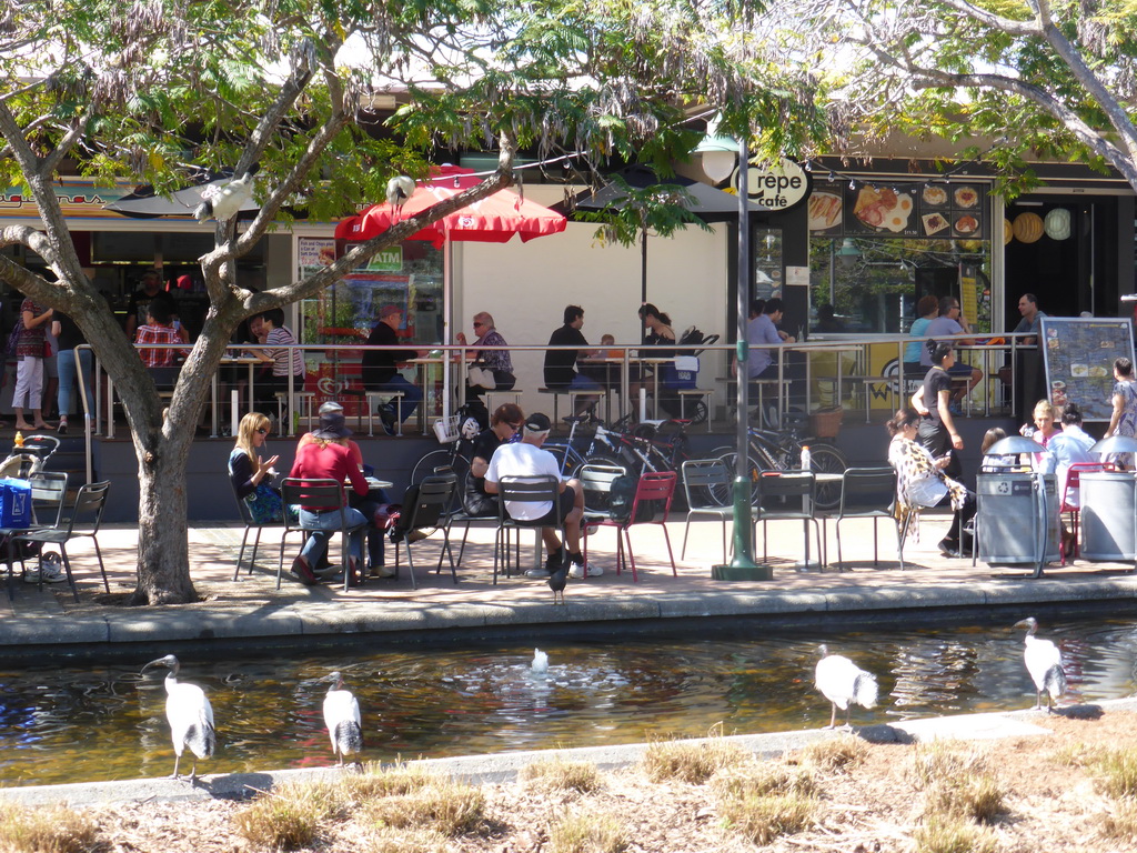 Fountain and restaurants at Little Stanley Street