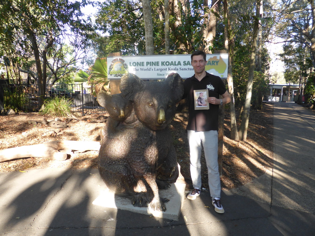 Tim with photo and Koala statue at the parking place of the Lone Pine Koala Sanctuary