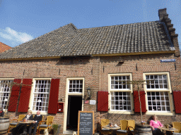 Front of the Herberg de Gouden Leeuw inn at the Bovenstraat street