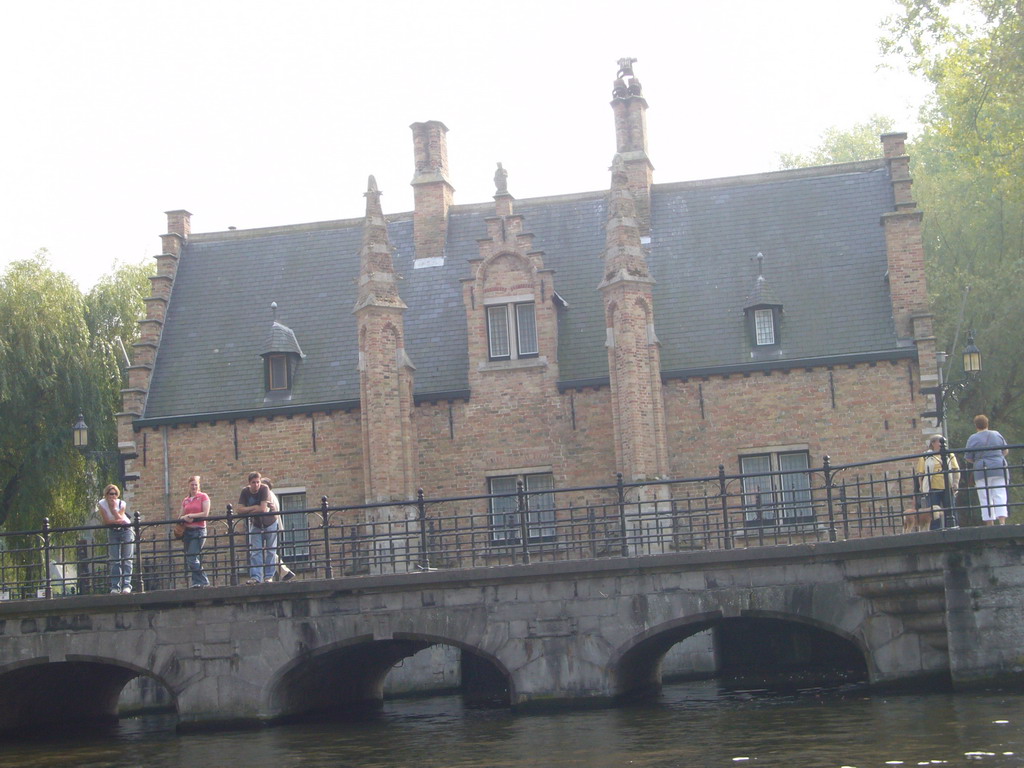 Bridge over the Bakkersrei canal and the south side of the Sashuis building at the Begijnenvest street, viewed from the tour boat