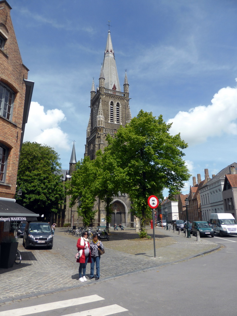 Miaomiao and her mother in front of the Holy Maria Magdalena and Holy Catharina Church, viewed from the Nieuwe Gentweg street