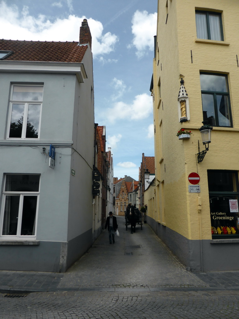 Horse and carriage at the Groeninge street, viewed from the Nieuwe Gentweg street