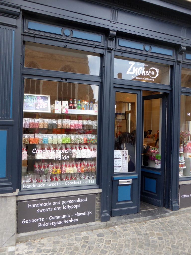 Front of the Zucchero candy shop at the Onze-Lieve-Vrouwekerkhof-Zuid square