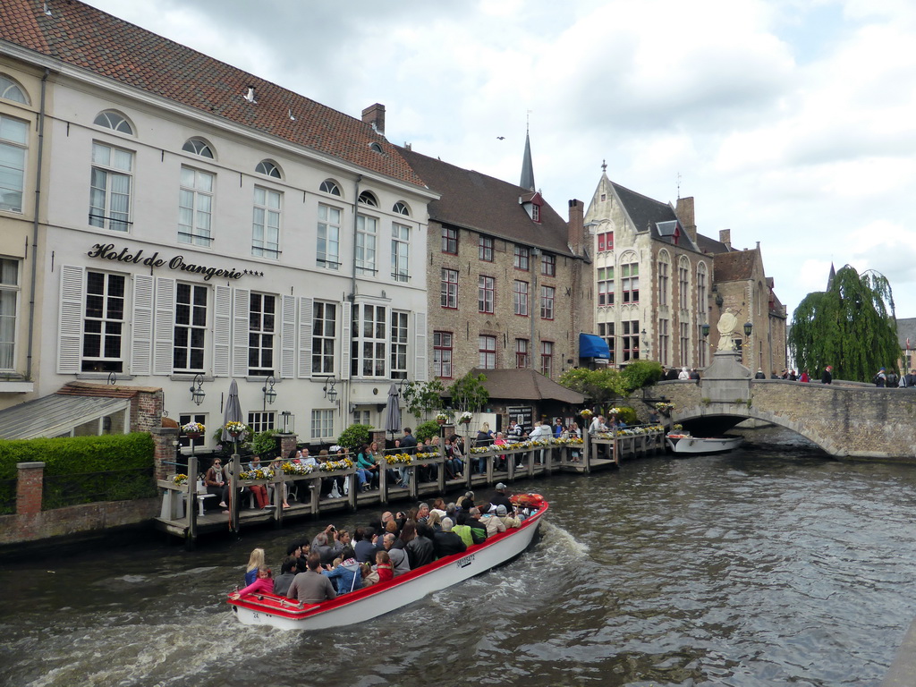 Boats in the Dijver canal, and the Nepomucenusbrug bridge, viewed from the Dijver park