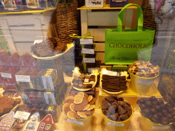 Chocolates and cookies in the window of a shop at the Wollestraat street