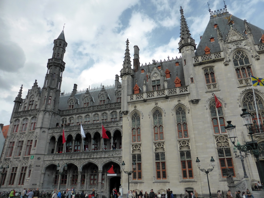 Left front of the Provincial Court at the Markt square