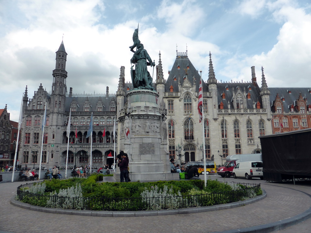 Statue of Jan Breydel and Pieter de Coninck and the front of the Provincial Court at the Markt square