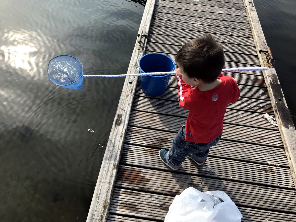 Max catching crabs on a pier at the northwest side of the Grevelingendam