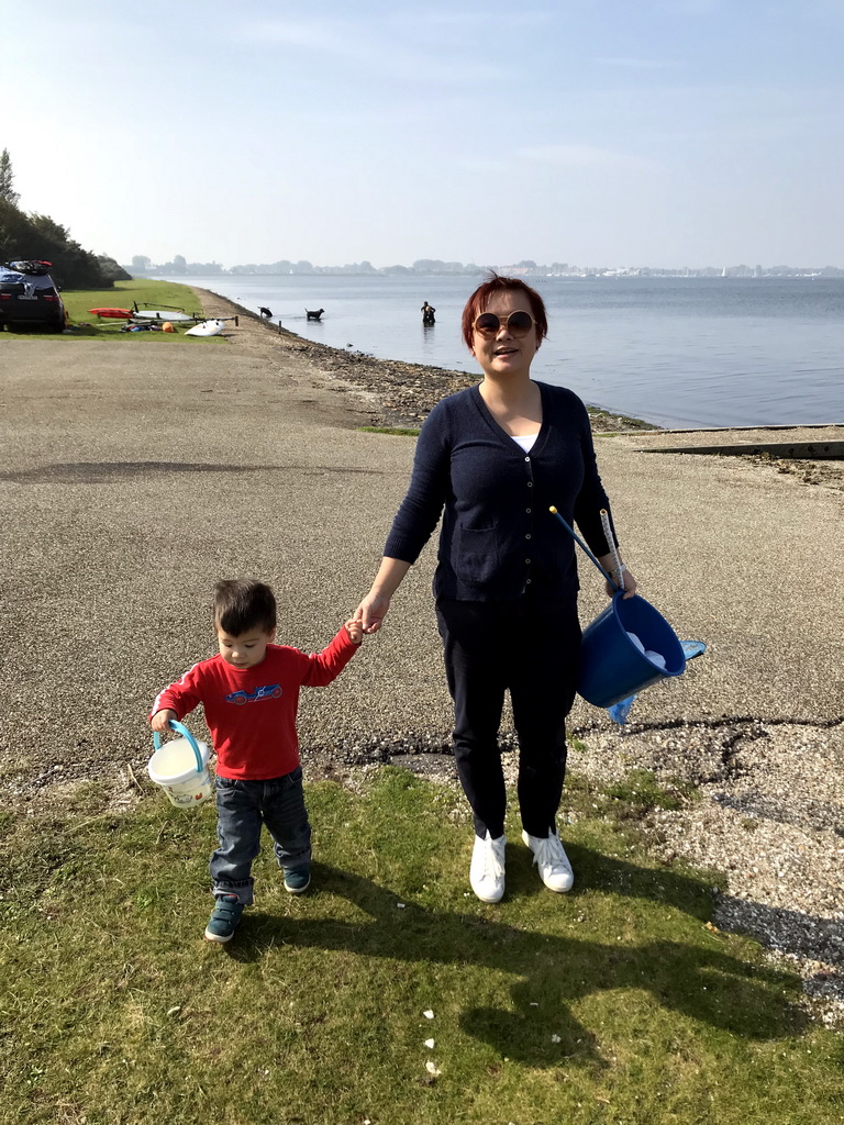 Miaomiao and Max at the northwest side of the Grevelingendam