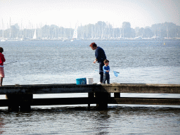 Miaomiao and Max catching crabs on a pier at the northwest side of the Grevelingendam