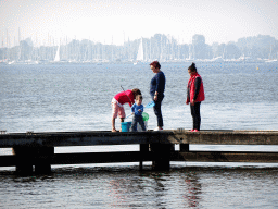 Miaomiao, Max and other people catching crabs on a pier at the northwest side of the Grevelingendam