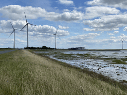 Windmills, Restaurant Grevelingen and the beach at the southeast side of the Grevelingendam