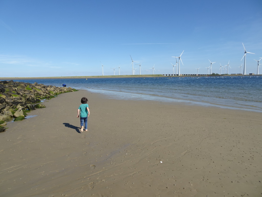 Miaomiao and Max at the beach at the southeast side of the Grevelingendam