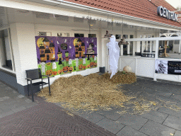 Halloween items in front of the Brasserie of Holiday Park AquaDelta