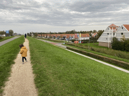 Max at the dike next to the Hageweg street, with a view on holiday homes and an apartment building at the northeast side of the Holiday Park AquaDelta