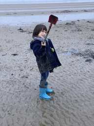 Max looking for seashells at the south side of the Grevelingendam