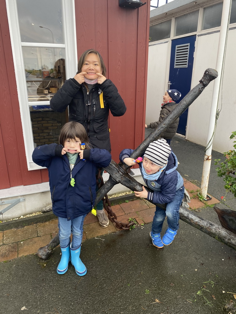 Miaomiao, Max and our friends with an anchor in front of the Bru 17 store at the Havenkade street