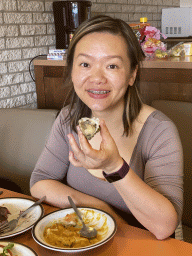 Miaomiao eating oysters for dinner in the living room at the upper floor of our apartment at Holiday Park AquaDelta