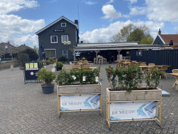 Front of the Restaurant De Meeuw at the Noorddijk street