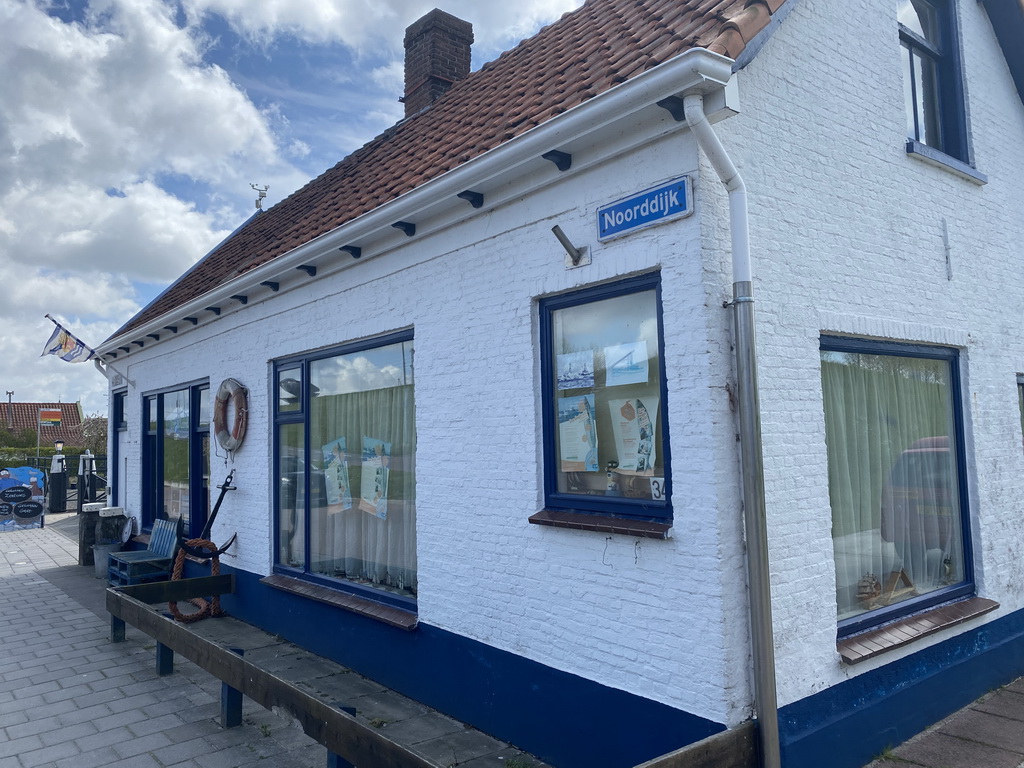 Front of the Atelier Zee & Land at the Noorddijk street