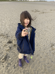 Max with a seashell at the beach at the south side of the Grevelingendam