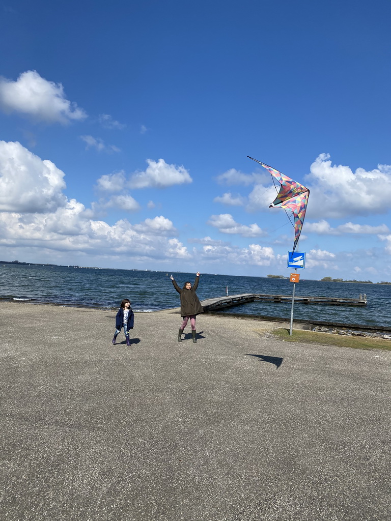 Miaomiao and Max flying a kite at the northwest side of the Grevelingendam