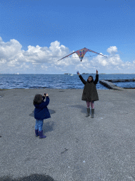 Miaomiao and Max flying a kite at the northwest side of the Grevelingendam
