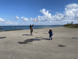 Miaomiao and Max flying a kite at the northwest side of the Grevelingendam