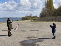 Miaomiao and Max flying a kite at the northwest side of the Grevelingendam