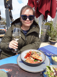 Miaomiao with lobster and wine at the terrace of the Bru 17 restaurant