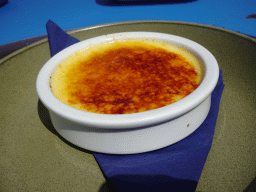 Crème Brûlée at the terrace of the Bru 17 restaurant