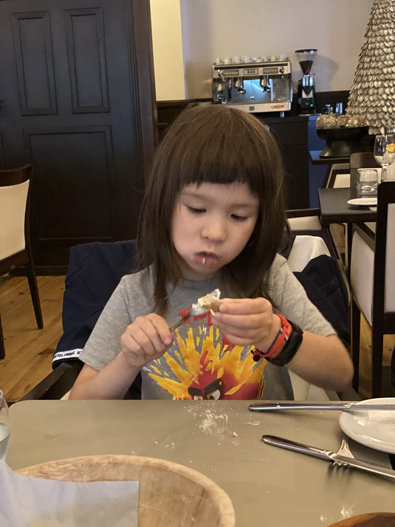 Max eating bread at the Brasserie De Cleenne Mossel restaurant