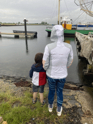 Miaomiao and Max at the Vluchthaven harbour