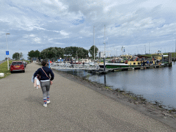 Miaomiao walking to the Seal Safari boat in the Harbour of Bruinisse