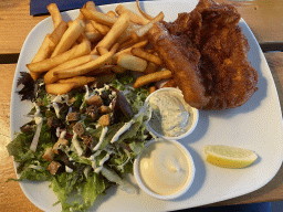 Fried cod with fries and salad at the Bru 17 restaurant