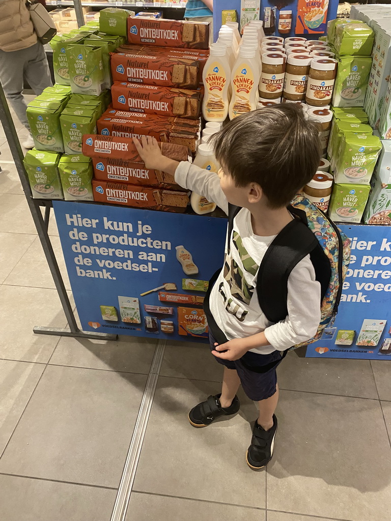 Max at the Albert Heijn supermarket at the Dreef street