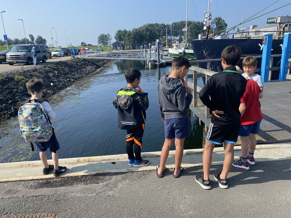 Max and his friends with boats at the Harbour of Bruinisse