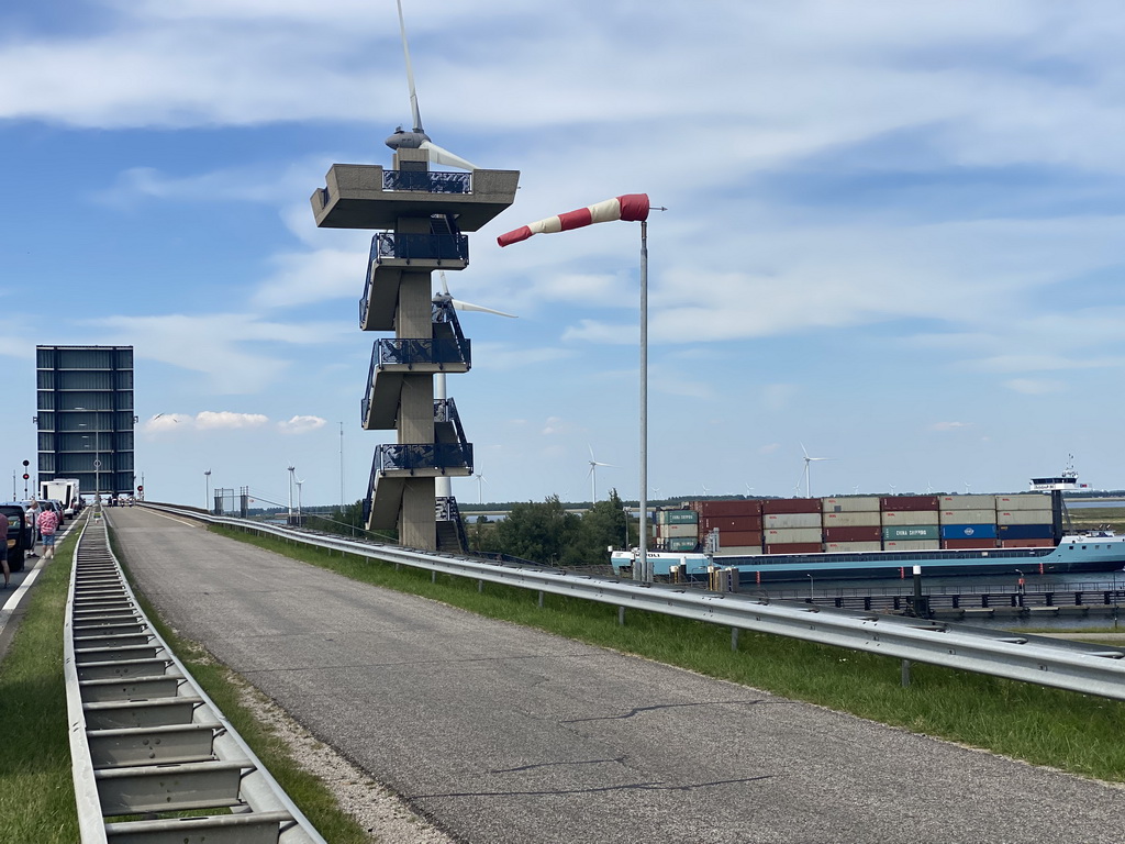 Boat passing through the Krammersluizen sluices, viewed from the N257 road