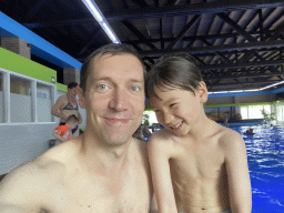 Tim and Max at the large pool at the swimming pool at Holiday Park AquaDelta
