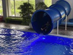 Max on the slide at the large pool at the swimming pool at Holiday Park AquaDelta