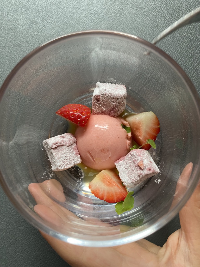Ice cream and fruit at the Brasserie De Cleenne Mossel restaurant