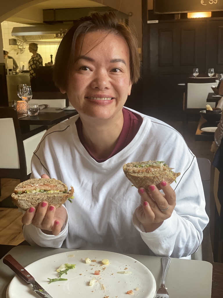 Miaomiao with crab burger at the Brasserie De Cleenne Mossel restaurant