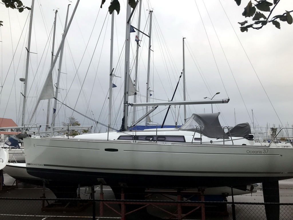 Boats in the Jachthaven harbour, viewed from the Jachthavenweg street