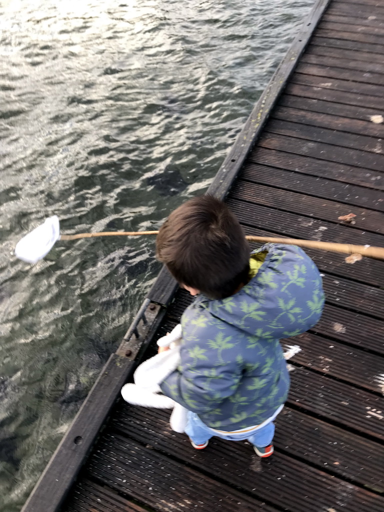 Max catching crabs on a pier at the northwest side of the Grevelingendam