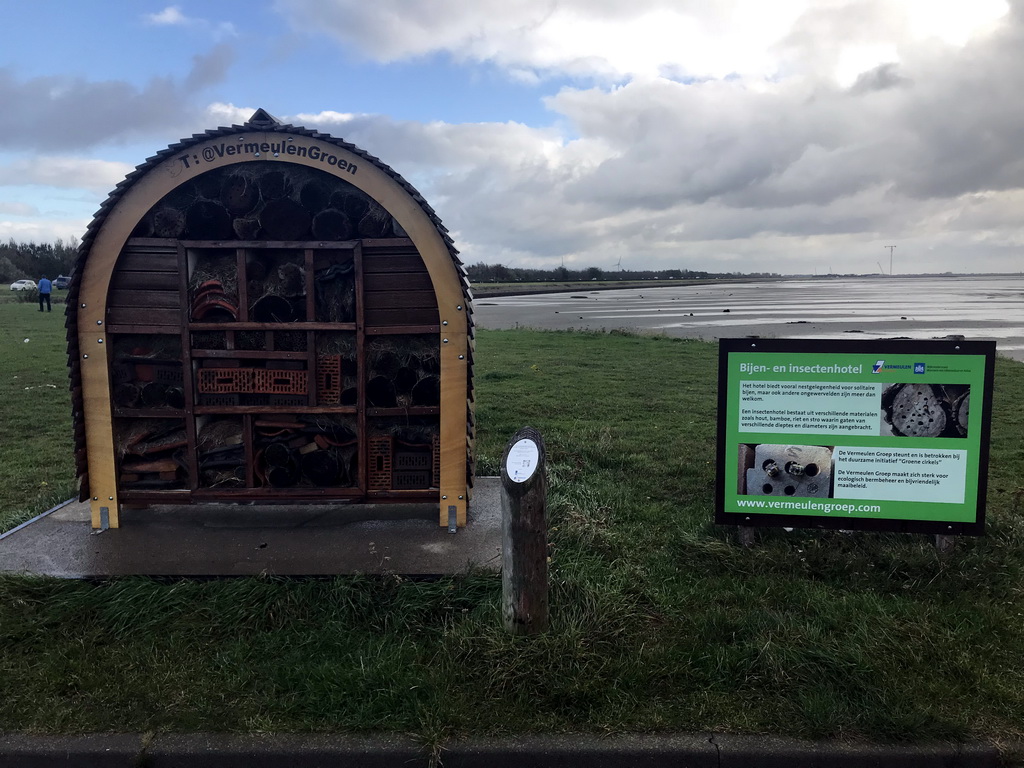 Bee and Insect Hotel at the southwest side of the Grevelingendam, with explanation