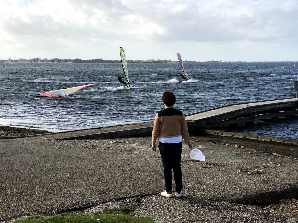 Miaomiao and surfers at the northwest side of the Grevelingendam