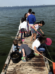 Max and other people catching crabs on a pier at the northwest side of the Grevelingendam