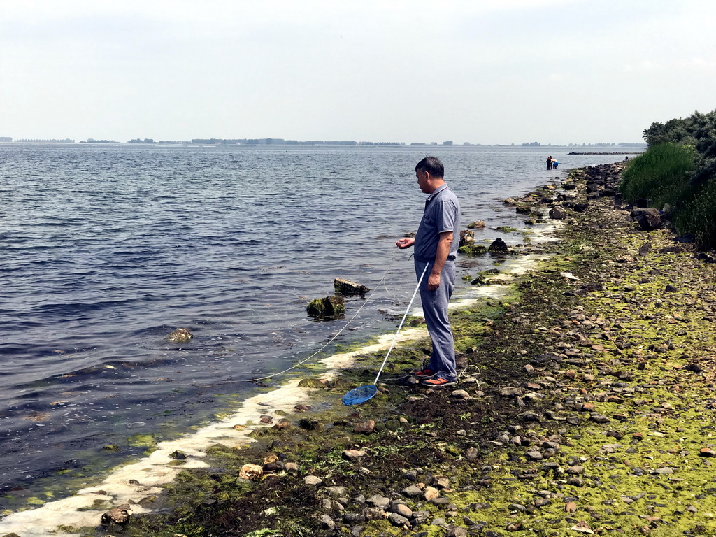 Miaomiao`s father catching crabs at the northwest side of the Grevelingendam