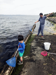 Max and Miaomiao`s father catching crabs at the northwest side of the Grevelingendam